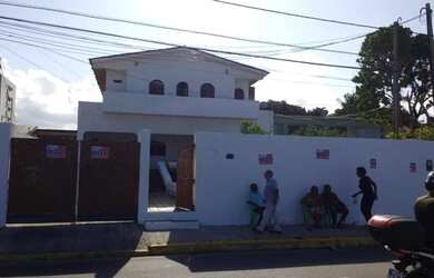 Imagem: A casa possui 5 Dormitórios, 3 Banheiros, 5 Vagas na garagem