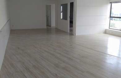 Imagem: O depósito para alugar possui 2 Vagas na garagem e 90m² de