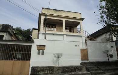 Imagem: A casa possui 2 Dormitórios, 1 Banheiro, 1 Vaga na garagem