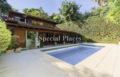 Imagem: A casa em condomínio possui 3 Dormitórios, 5 Banheiros, 2