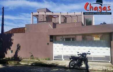 Imagem: A casa possui 4 Dormitórios, 3 Banheiros, 4 Vagas na garagem