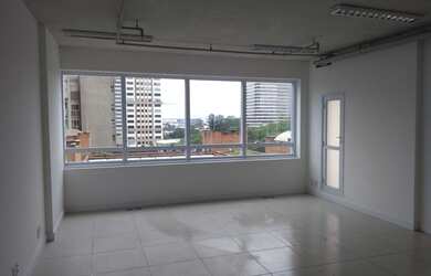 Imagem: O depósito possui 2 Vagas na garagem, 42m² de Área e está