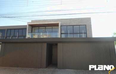 Imagem: O apartamento possui 3 Dormitórios, 1 Banheiro, 1 Vaga na garagem