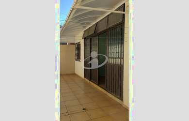 Imagem: A casa possui 3 Dormitórios, 3 Banheiros, 3 Vagas na garagem