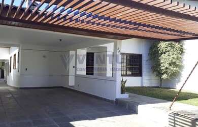 Imagem: A casa possui 5 Dormitórios, 5 Banheiros, 5 Vagas na garagem