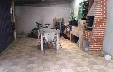 Imagem: A casa à venda possui 3 Dormitórios, 1 Banheiro, 1 Vaga na