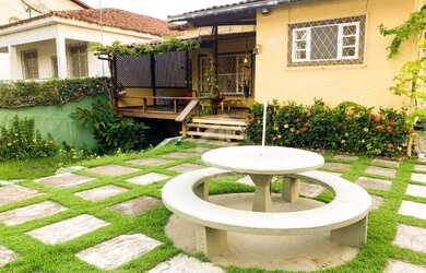 Imagem: A casa possui 3 Dormitórios, 3 Banheiros, 3 Vagas na garagem