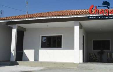 Imagem: A casa possui 4 Dormitórios, 2 Banheiros, 5 Vagas na garagem