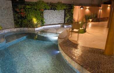 Imagem: A casa em condomínio possui 4 Dormitórios, 5 Banheiros, 5