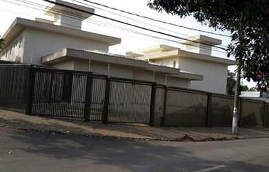 Imagem: O depósito possui 5 Vagas na garagem, 80m² de Área e está