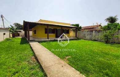 Imagem: A casa possui 2 Dormitórios, 3 Banheiros, 4 Vagas na garagem