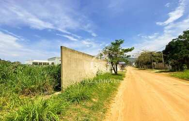 Imagem: O terreno possui 675m² de Área e está localizado em Balneario