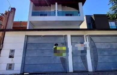 Imagem: A casa possui 3 Dormitórios, 4 Banheiros, 1 Vaga na garagem