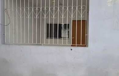 Imagem: A casa possui 2 Dormitórios, 1 Banheiro e está localizado