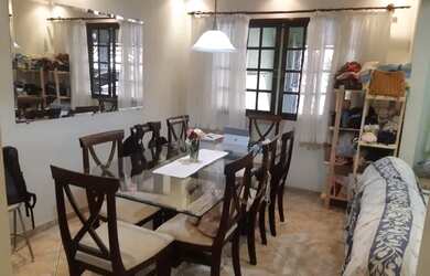 Imagem: A casa possui 2 Dormitórios, 3 Banheiros, 2 Vagas na garagem