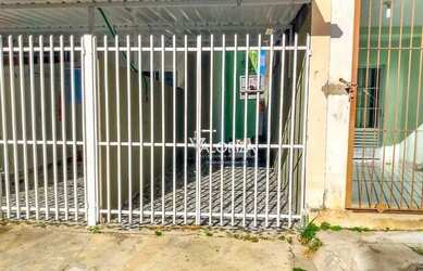 Imagem: A casa possui 2 Dormitórios, 1 Banheiro, 1 Vaga na garagem