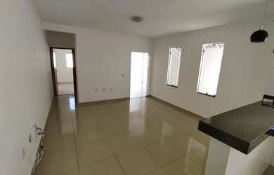 Imagem: A casa possui 3 Dormitórios, 2 Banheiros, 3 Vagas na garagem