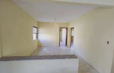 Imagem: A casa possui 3 Dormitórios, 1 Banheiro, 3 Vagas na garagem