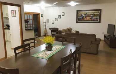 Imagem: A casa possui 3 Dormitórios, 2 Banheiros, 1 Vaga na garagem