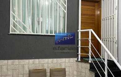 Imagem: A casa possui 3 Dormitórios, 2 Banheiros, 1 Vaga na garagem