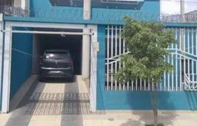 Imagem: A casa possui 3 Dormitórios, 3 Banheiros, 3 Vagas na garagem