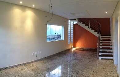 Imagem: A casa possui 4 Dormitórios, 3 Banheiros, 255m² de Área e
