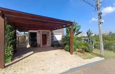 Imagem: A casa em condomínio possui 2 Dormitórios, 2 Banheiros, 2