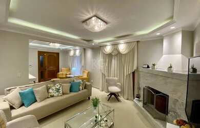 Imagem: A casa possui 3 Dormitórios, 4 Banheiros, 4 Vagas na garagem