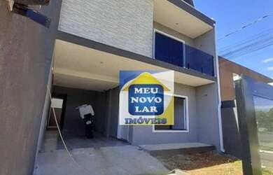 Imagem: A casa possui 3 Dormitórios, 2 Banheiros, 3 Vagas na garagem