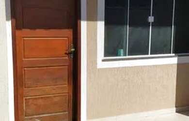 Imagem: A casa possui 2 Dormitórios, 1 Banheiro, 1 Vaga na garagem