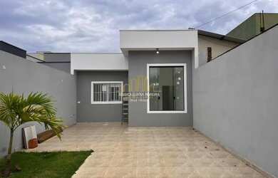 Imagem: A casa possui 3 Dormitórios, 2 Banheiros, 4 Vagas na garagem