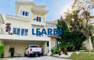 Imagem: A casa em condomínio possui 4 Dormitórios, 5 Banheiros, 5