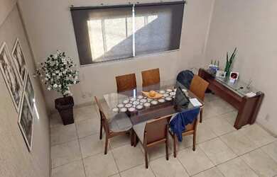 Imagem: A casa em condomínio possui 3 Dormitórios, 2 Banheiros, 2