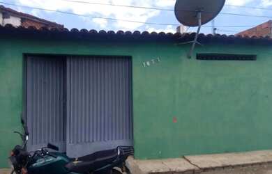 Imagem: A casa possui 2 Dormitórios, 2 Banheiros, 1 Vaga na garagem