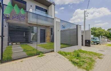 Imagem: A casa possui 3 Dormitórios, 3 Banheiros, 3 Vagas na garagem