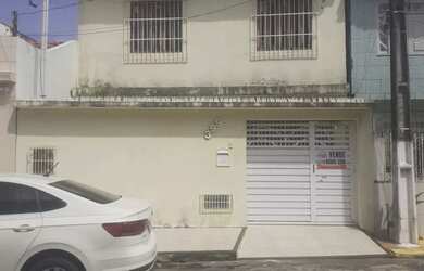 Imagem: A casa à venda possui 4 Dormitórios, 3 Banheiros e 2 Vagas