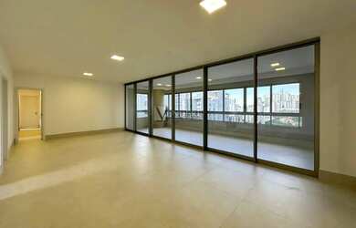 Imagem: O apartamento possui 4 Dormitórios, 5 Banheiros, 4 Vagas na