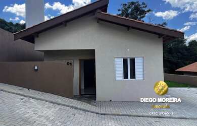 Imagem: A casa possui 2 Dormitórios, 4 Banheiros, 2 Vagas na garagem