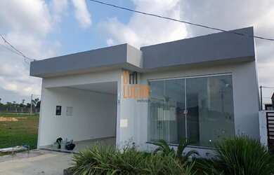 Imagem: A casa possui 3 Dormitórios, 2 Banheiros, 2 Vagas na garagem