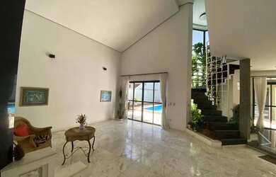 Imagem: A casa em condomínio possui 5 Dormitórios, 5 Banheiros, 3