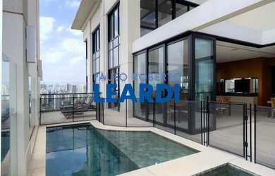 Imagem: O apartamento na cobertura possui 5 Dormitórios, 5 Banheiros