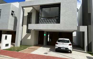 Imagem: A casa em condomínio possui 4 Dormitórios, 3 Banheiros, 2