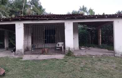 Imagem: A casa possui 3 Dormitórios, 2 Banheiros, 1 Vaga na garagem