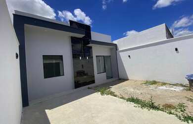 Imagem: A casa possui 2 Dormitórios, 2 Banheiros, 1 Vaga na garagem