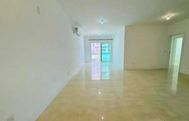 Imagem: O apartamento possui 3 Dormitórios, 3 Banheiros, 2 Vagas na