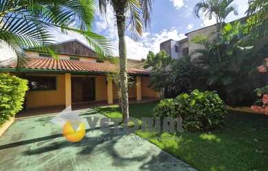 Imagem: A casa possui 3 Dormitórios, 1 Banheiro, 4 Vagas na garagem