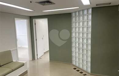 Imagem: O depósito possui 1 Vaga na garagem, 60m² de Área e está