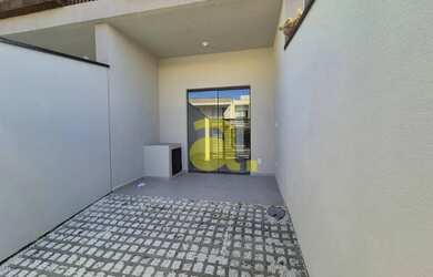 Imagem: A casa possui 2 Dormitórios, 3 Banheiros, 1 Vaga na garagem