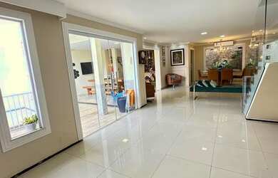 Imagem: A casa em condomínio possui 4 Dormitórios, 5 Banheiros, 3