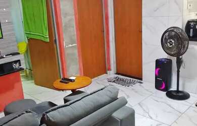 Imagem: A casa possui 2 Dormitórios, 1 Banheiro e 1 Vaga na garagem